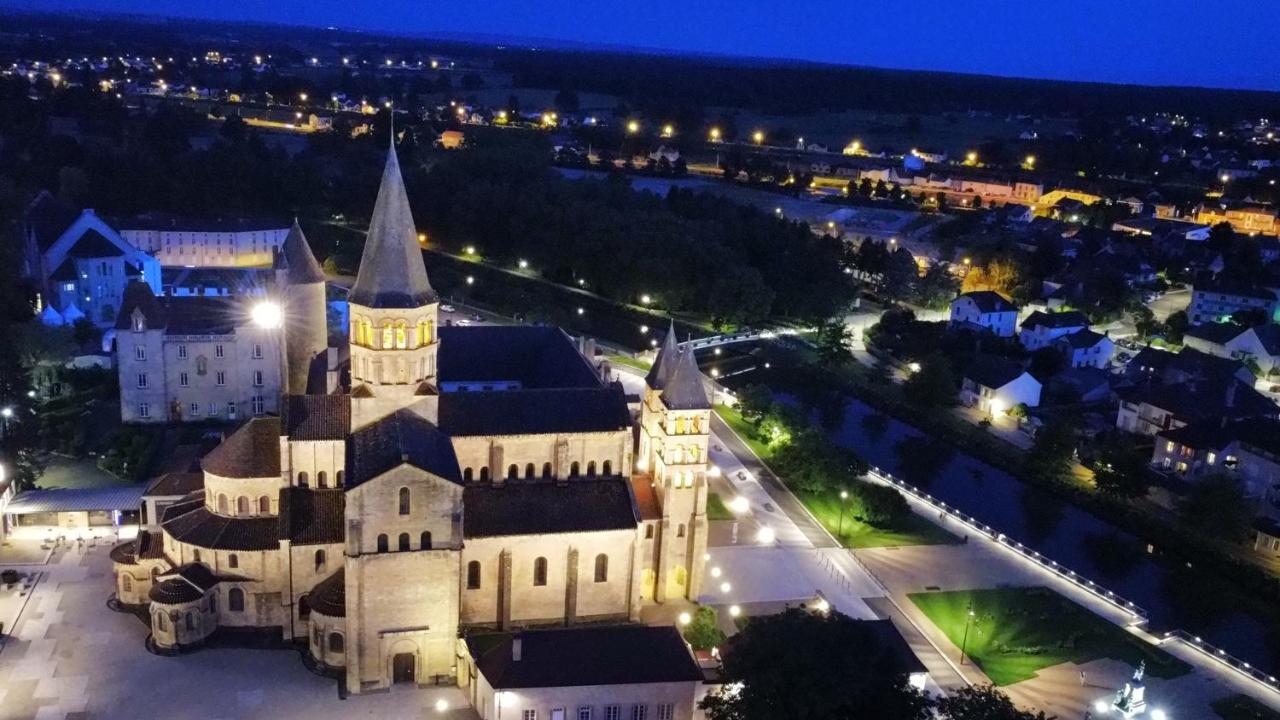 Hotel De La Basilique Paray-le-Monial Bagian luar foto