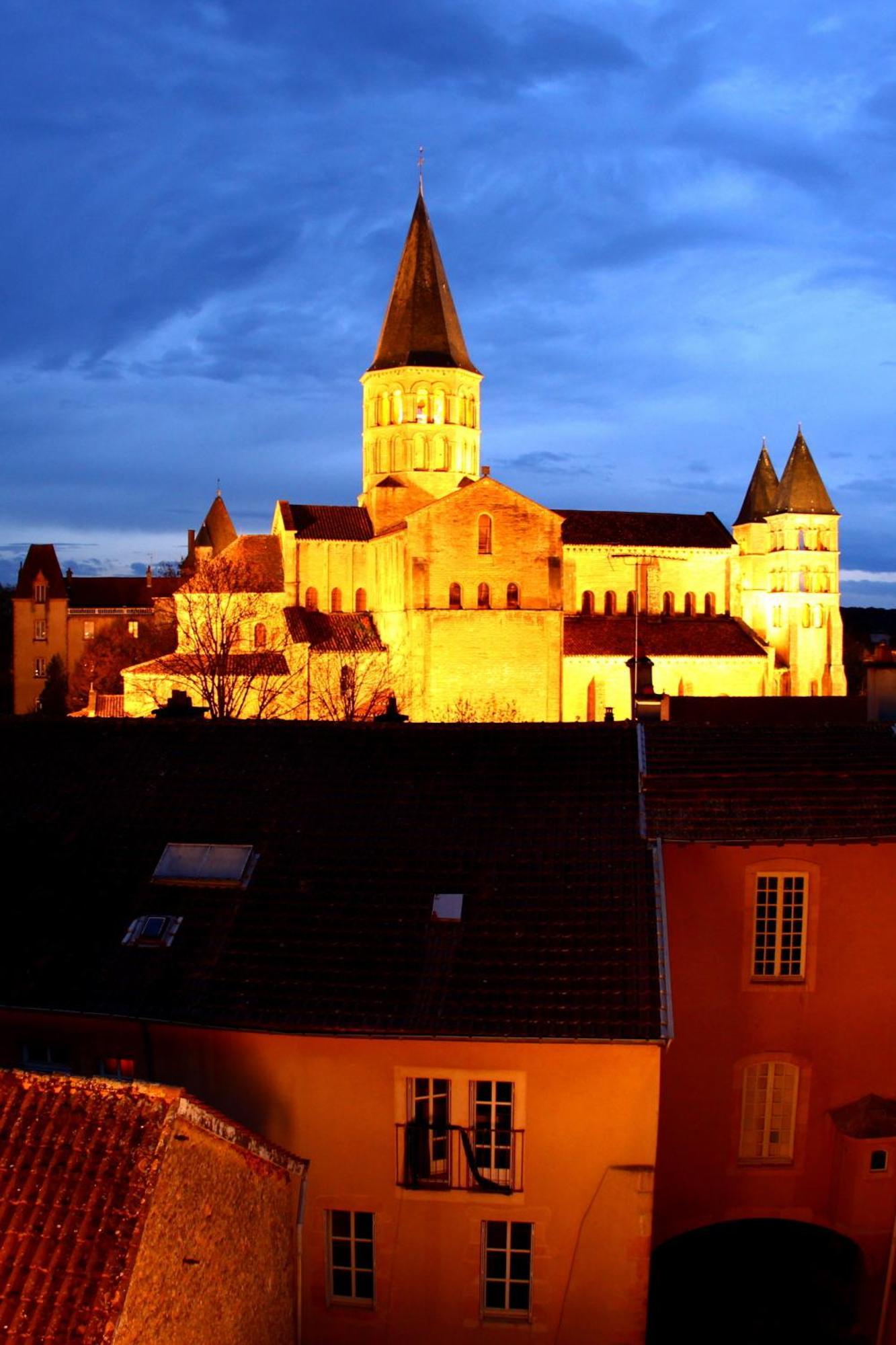 Hotel De La Basilique Paray-le-Monial Bagian luar foto